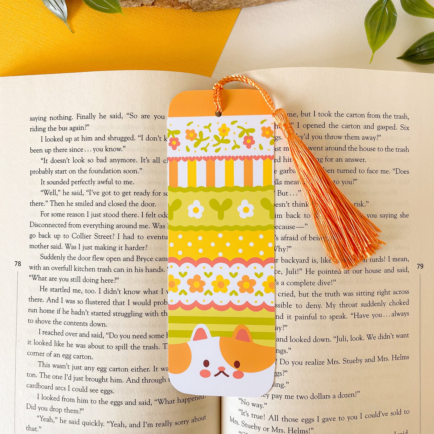 Brûlée the Cat Daisy Pattern Bookmark