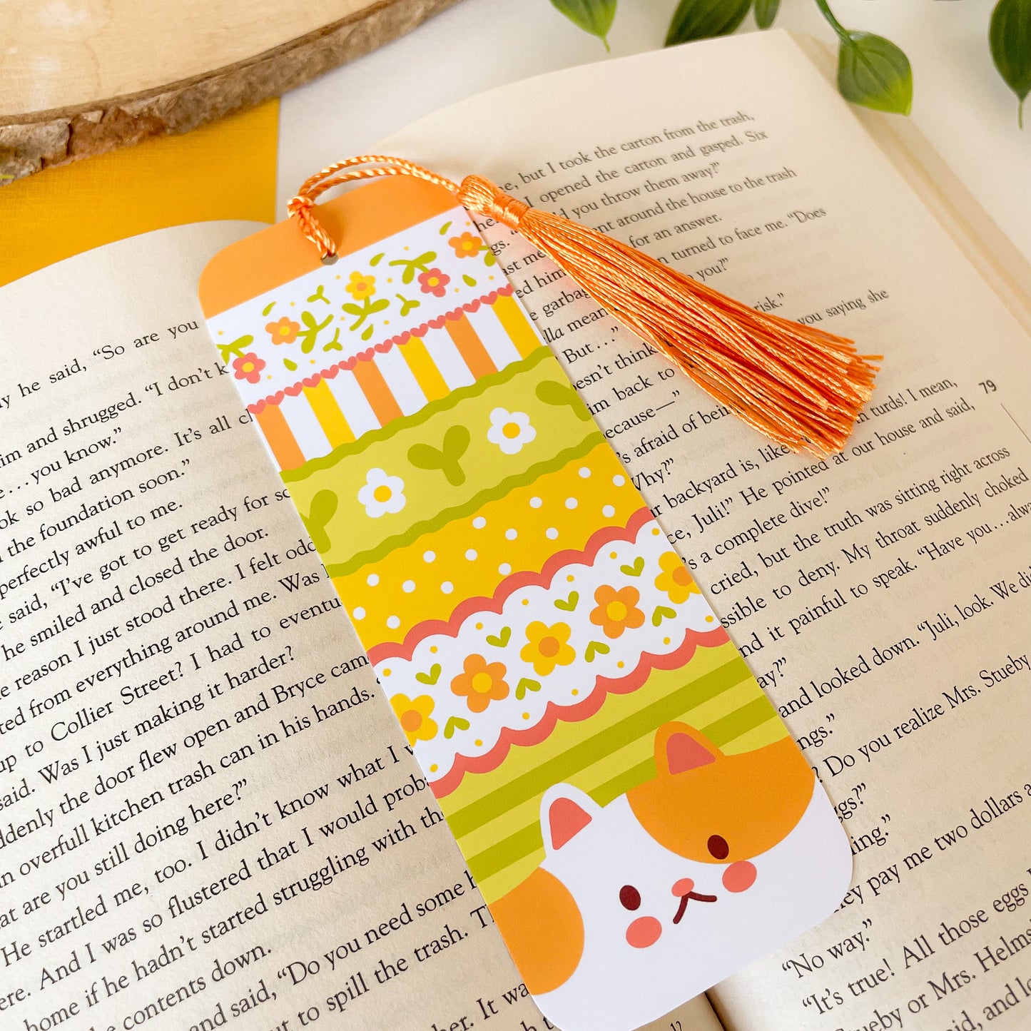 Brûlée the Cat Daisy Pattern Bookmark