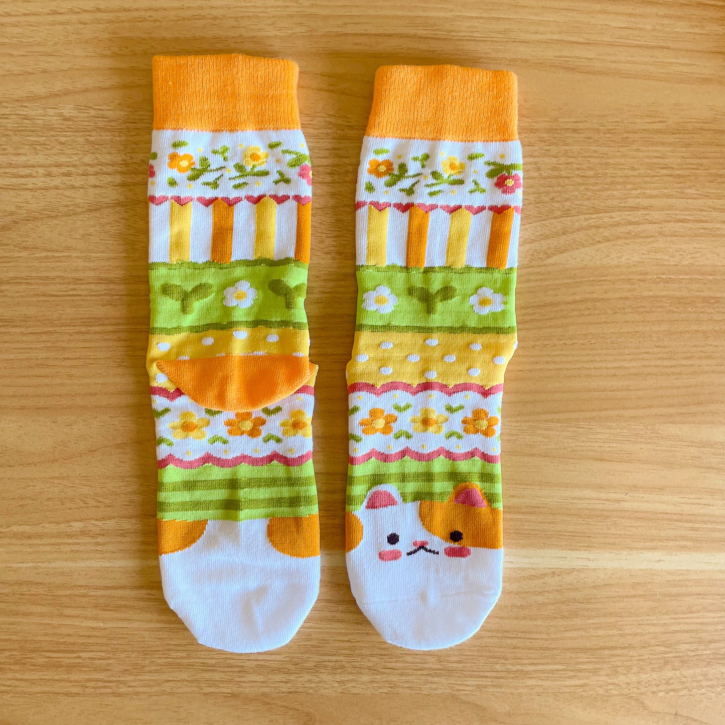 Brûlée the Cat Daisy Pattern - Cotton Socks