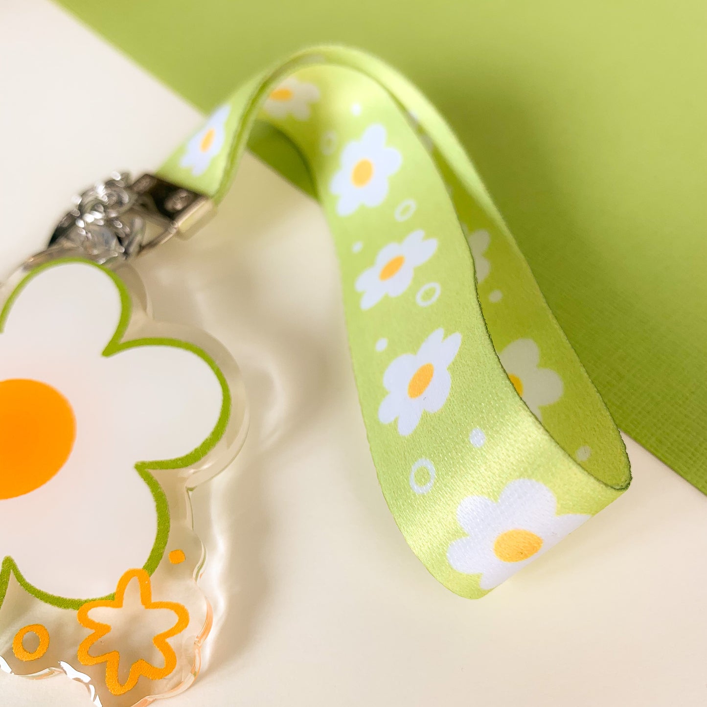 Daisy Pattern - Lanyard Keychain