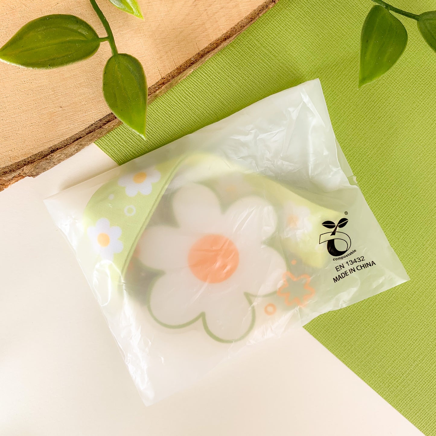Daisy Pattern - Lanyard Keychain