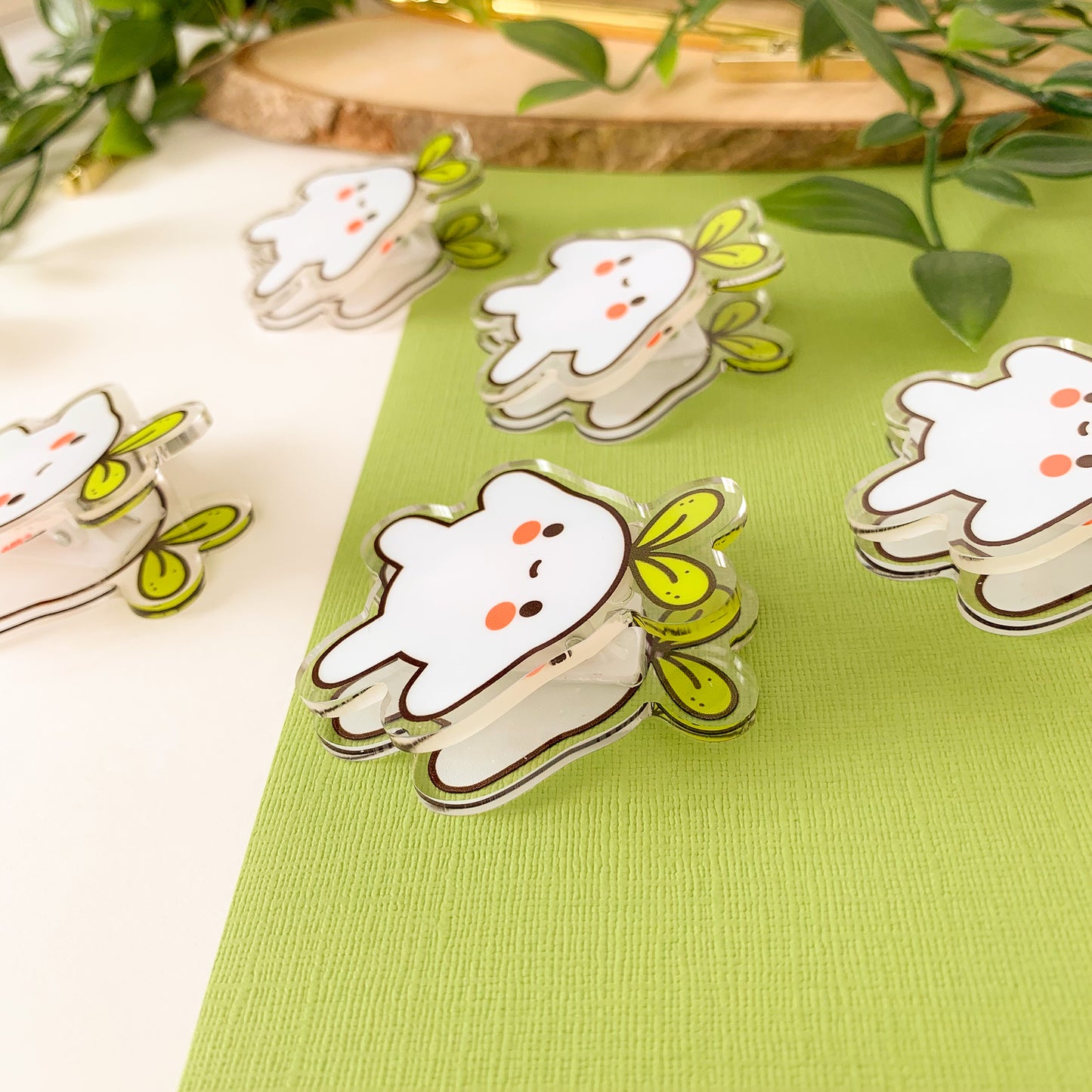 Meebloo - Acrylic Clip