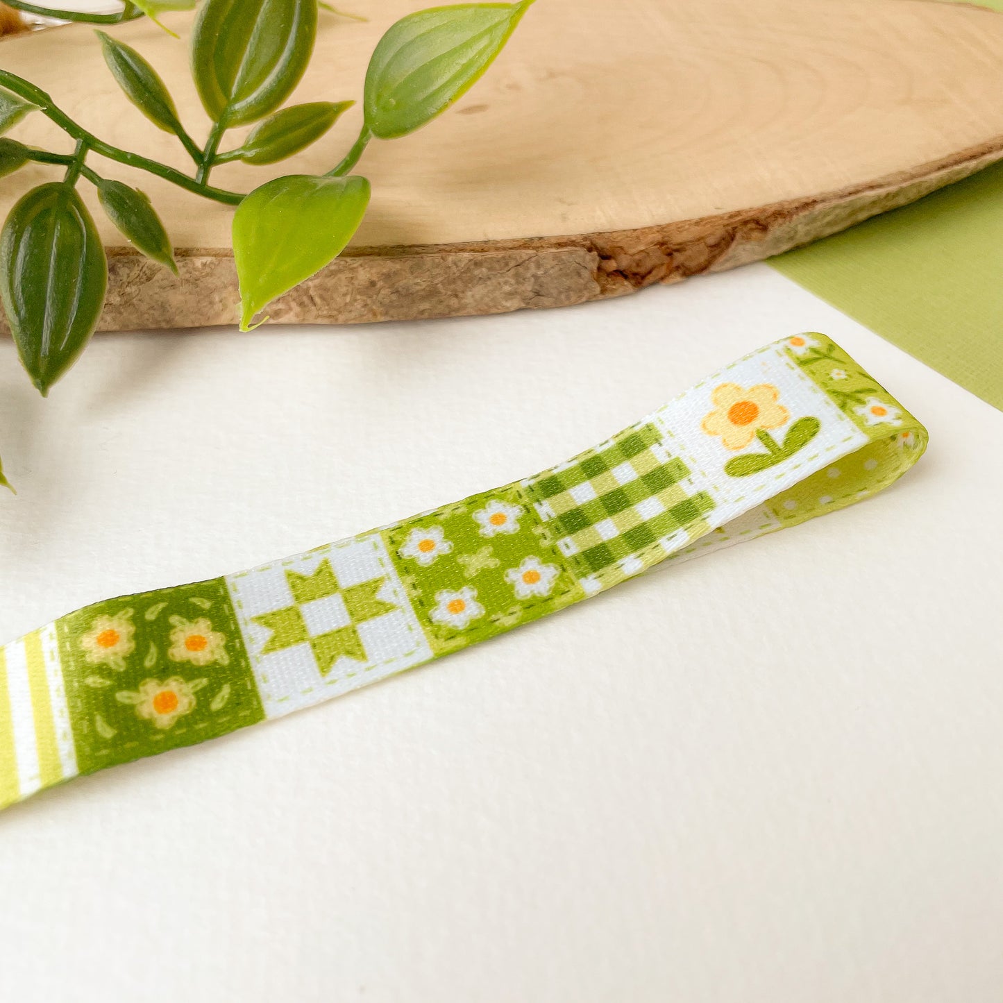Green Daisy Blanket - Lanyard Keychain