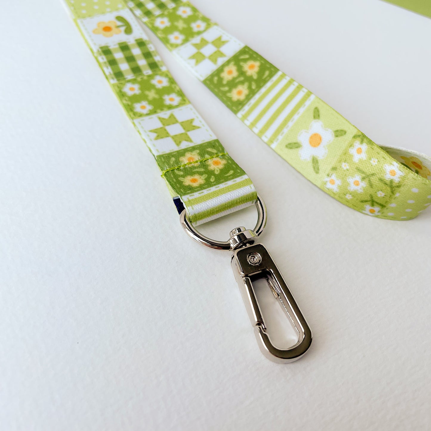 Green Daisy Blanket - Lanyard