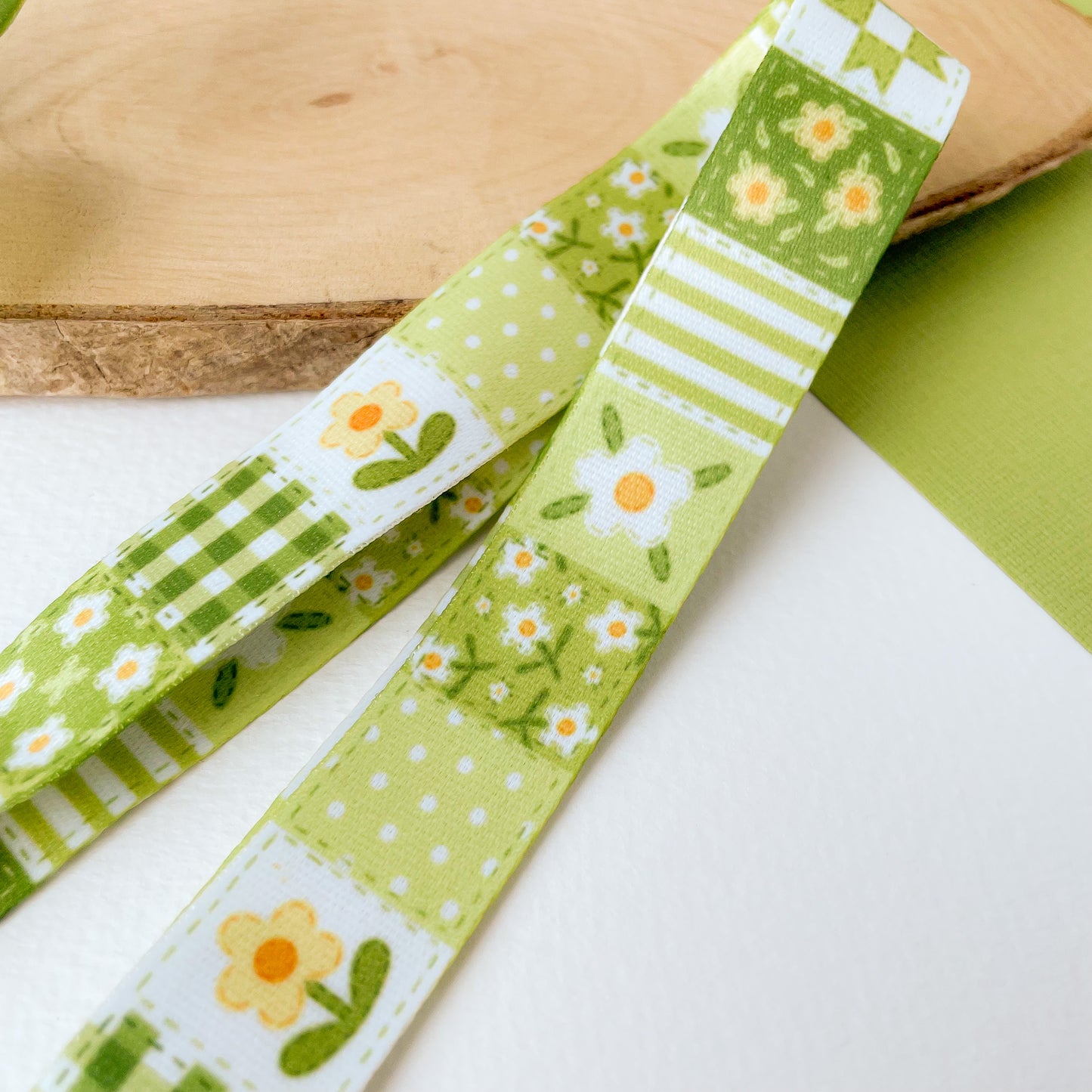 Green Daisy Blanket - Lanyard