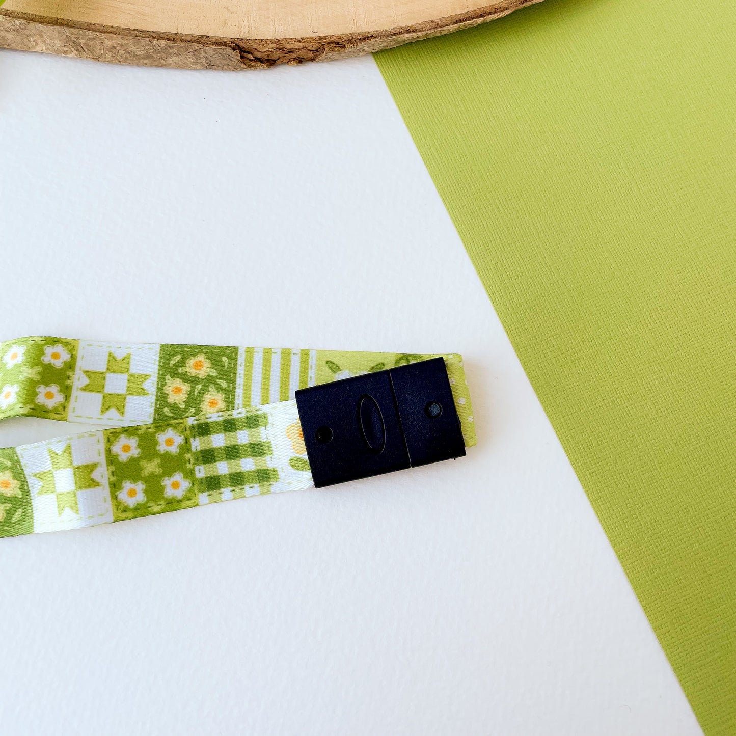 Green Daisy Blanket - Lanyard