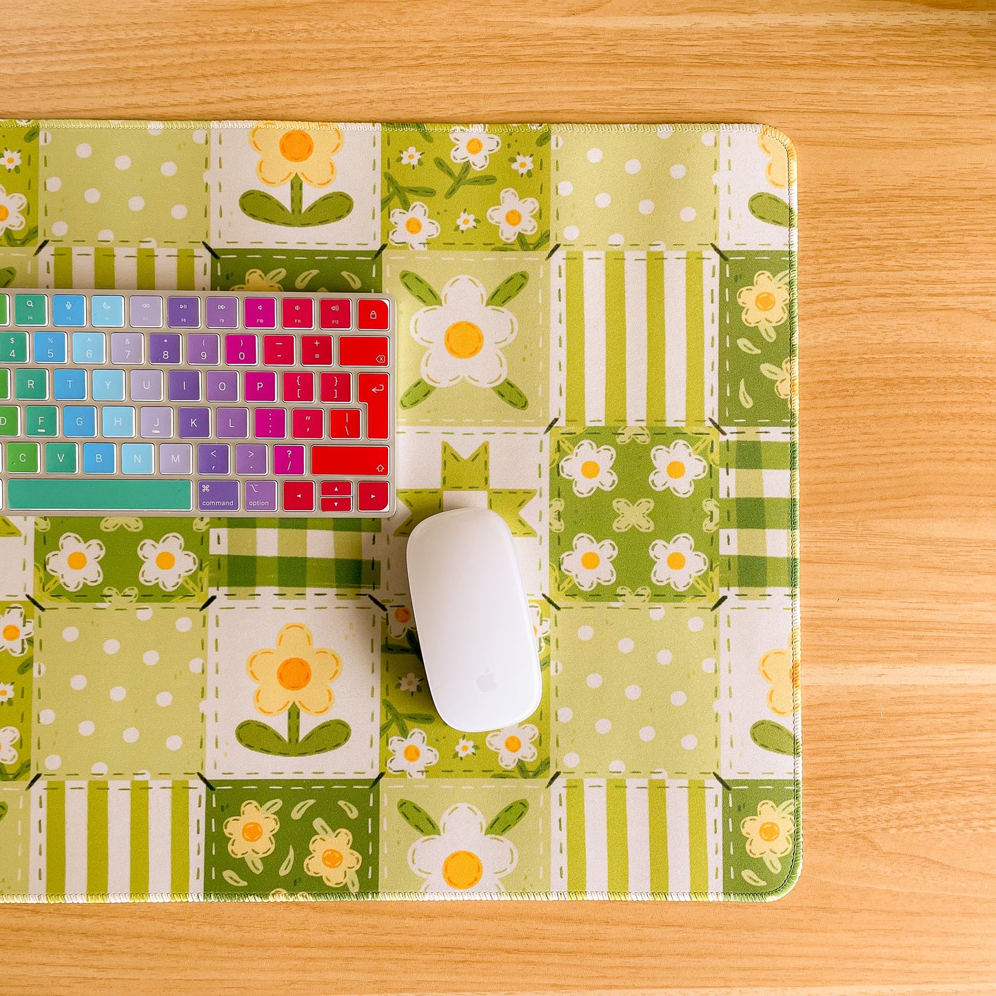 Green Daisy Blanket - Large Gaming Mouse Mat