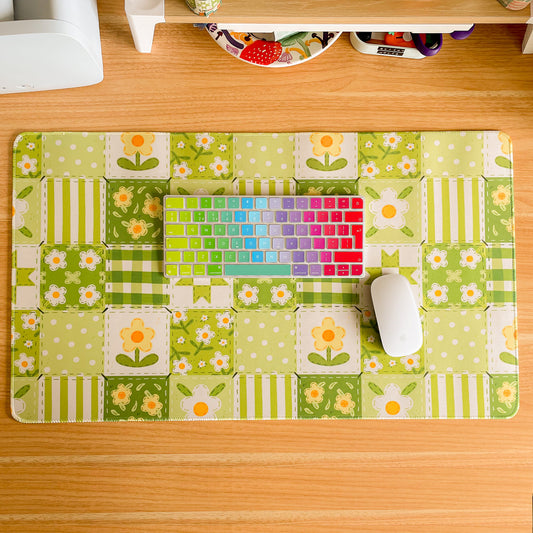 Green Daisy Blanket - Large Gaming Mouse Mat