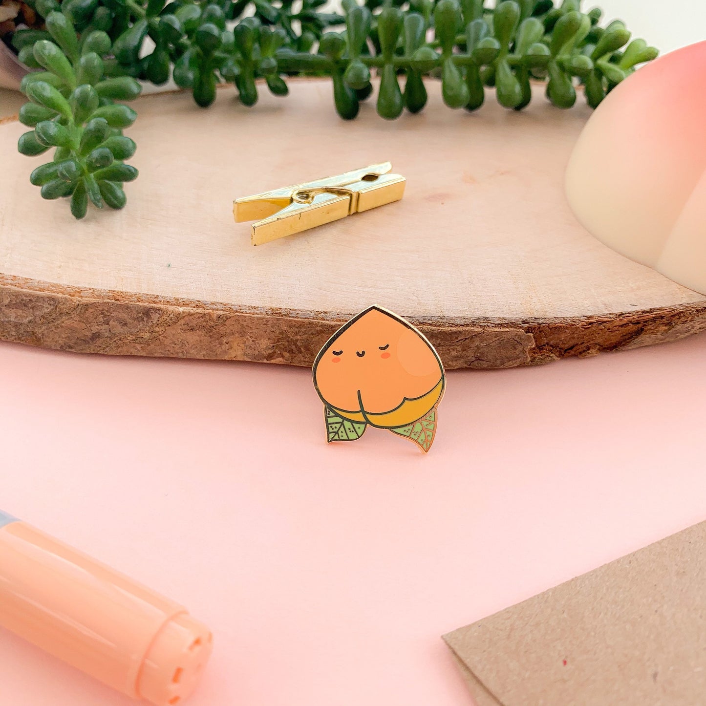 *B-GRADE* Peachy Pal - Enamel Pin