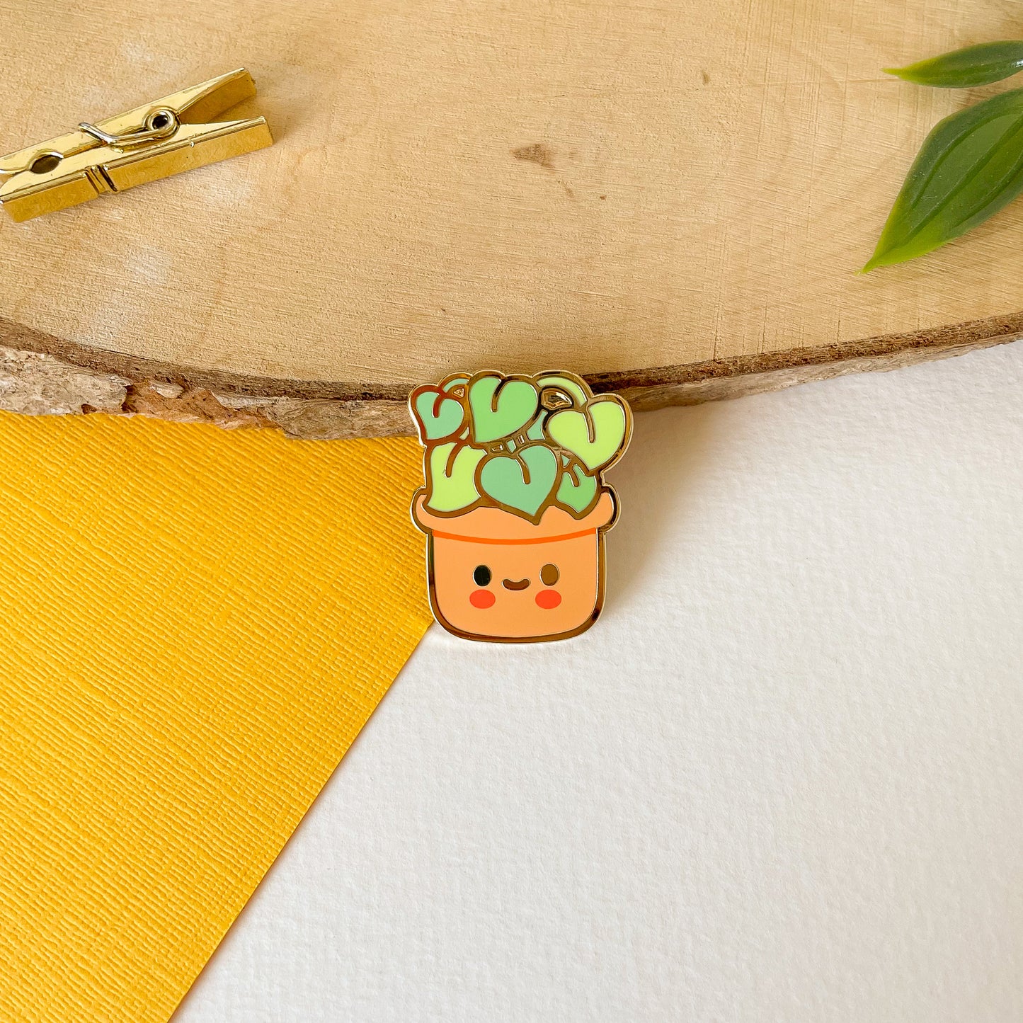 Happy Plant - Enamel Pin