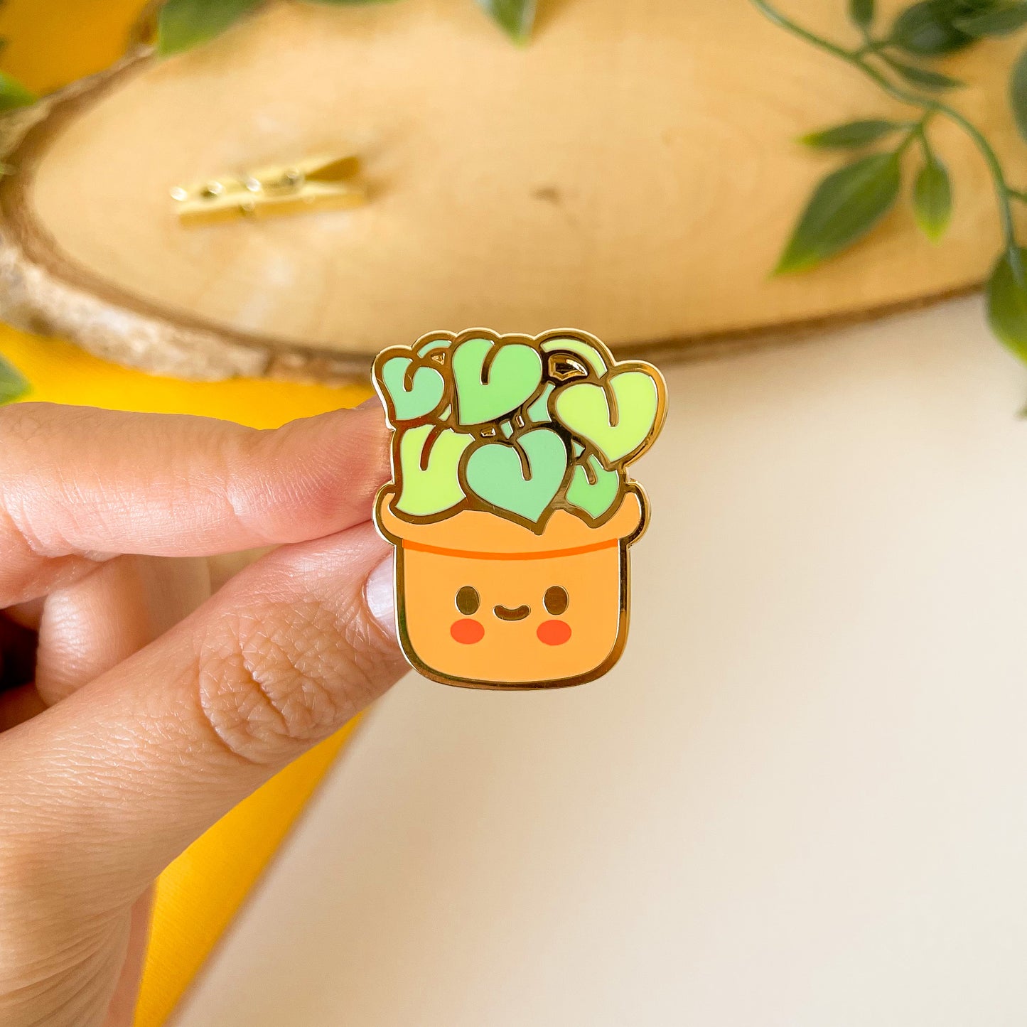 Happy Plant - Enamel Pin
