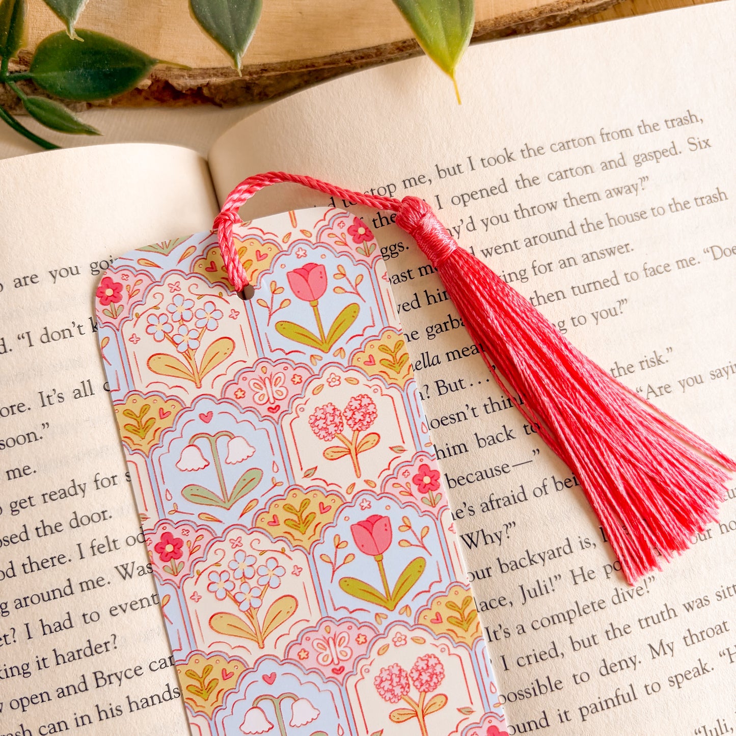 Scalloped Floral Pattern Bookmark