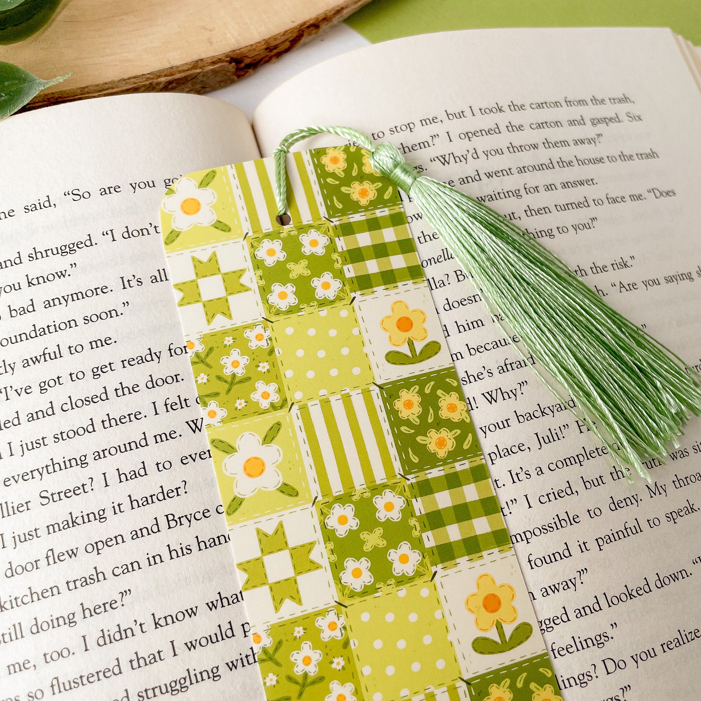 Green Daisy Blanket Bookmark
