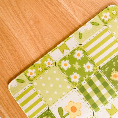 Green Daisy Blanket - Large Gaming Mouse Mat