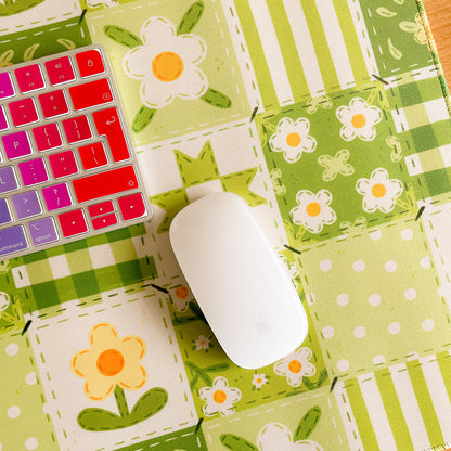 Green Daisy Blanket - Large Gaming Mouse Mat