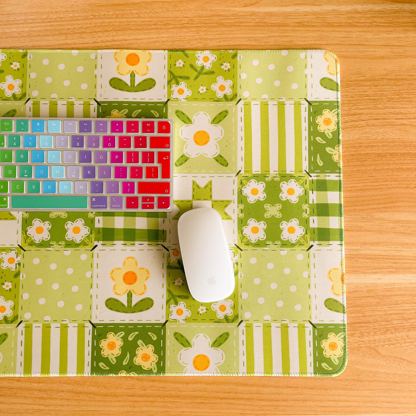 Green Daisy Blanket - Large Gaming Mouse Mat