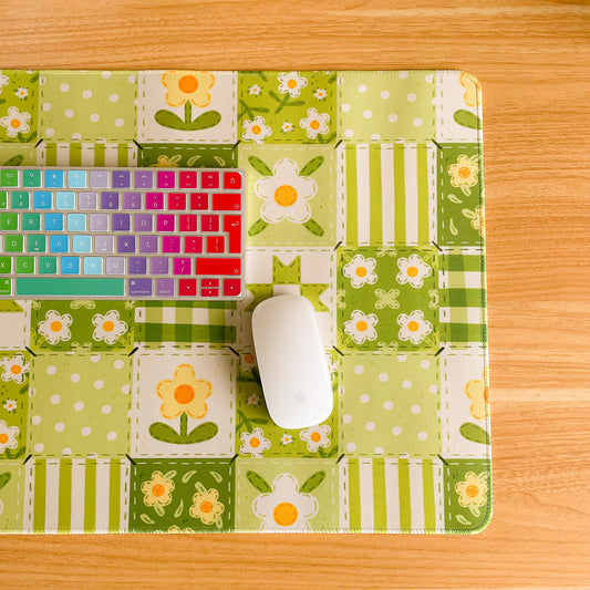 Green Daisy Blanket - Large Gaming Mouse Mat