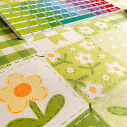 Green Daisy Blanket - Large Gaming Mouse Mat