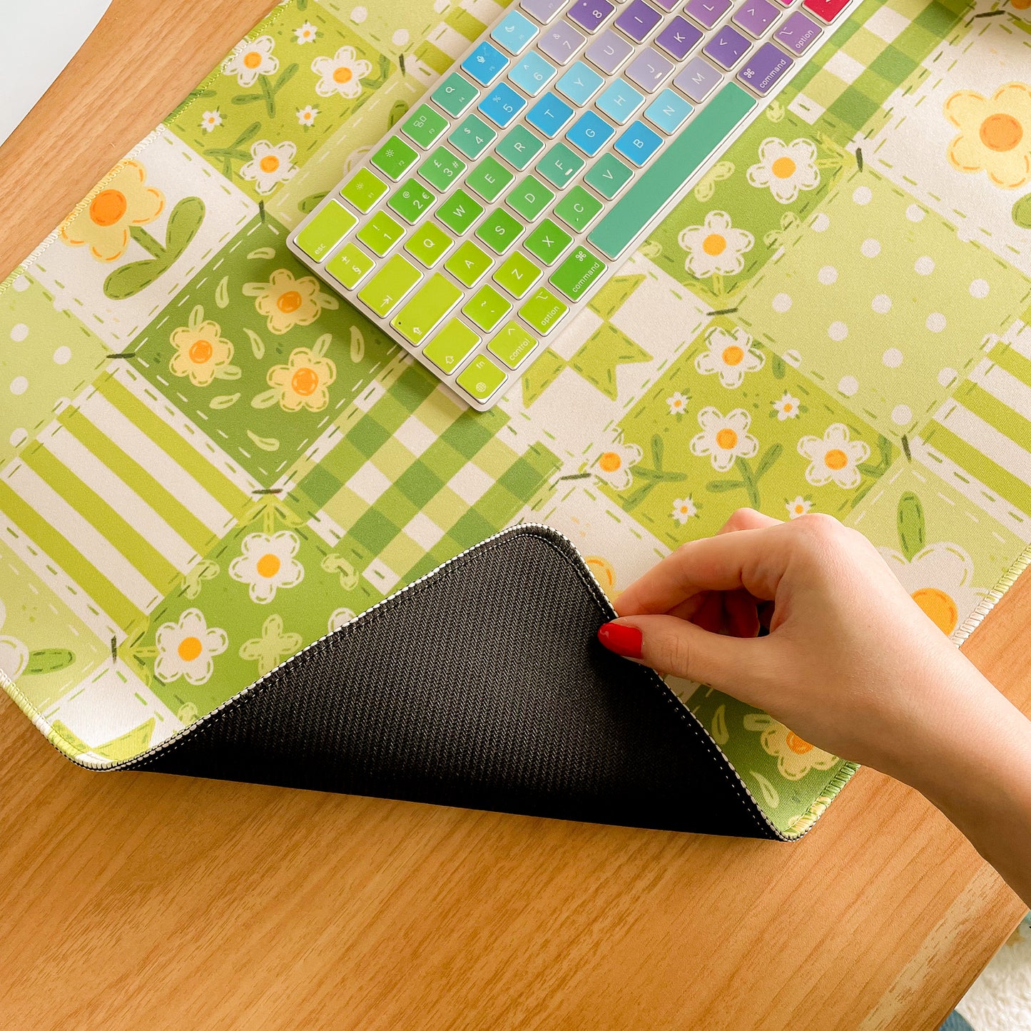 Green Daisy Blanket - Large Gaming Mouse Mat