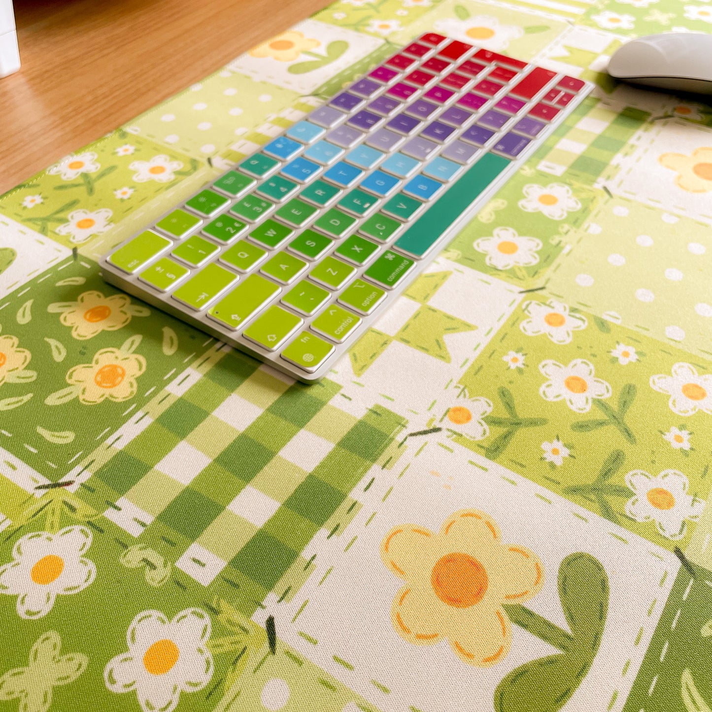 Green Daisy Blanket - Large Gaming Mouse Mat