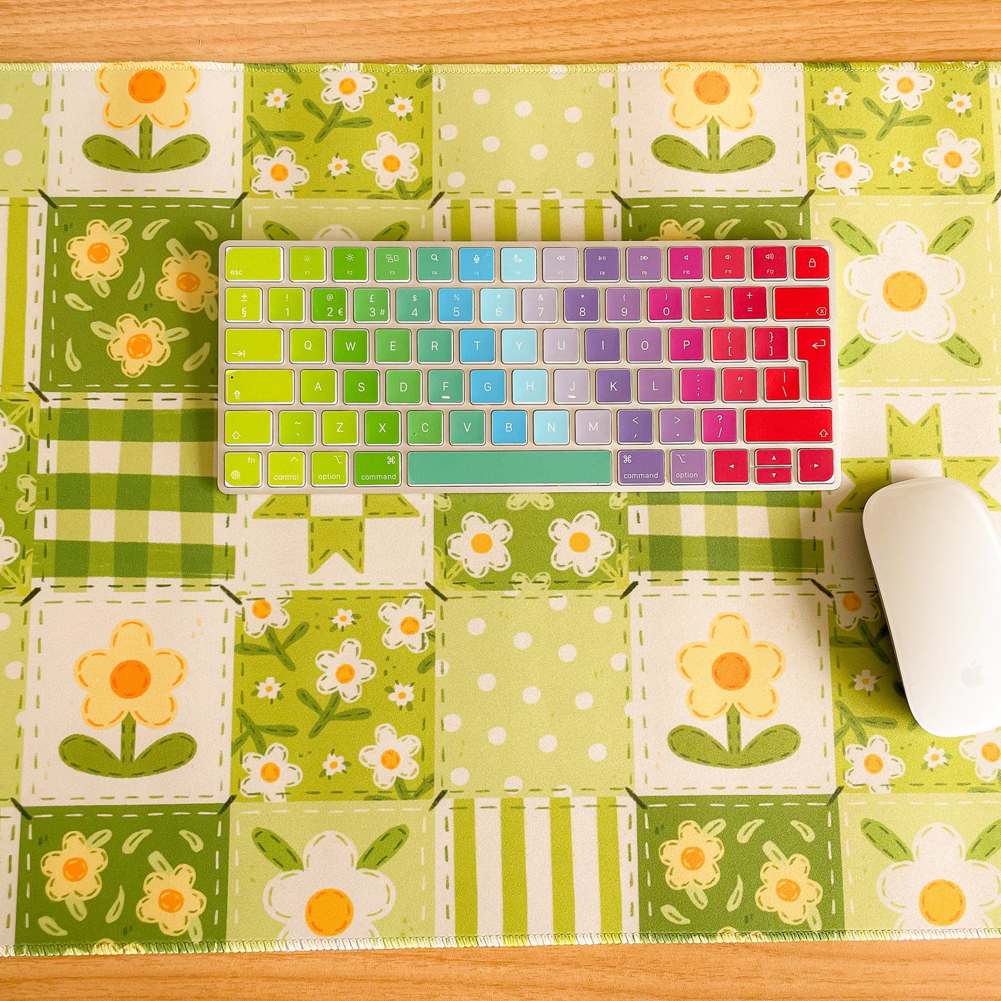 Green Daisy Blanket - Large Gaming Mouse Mat
