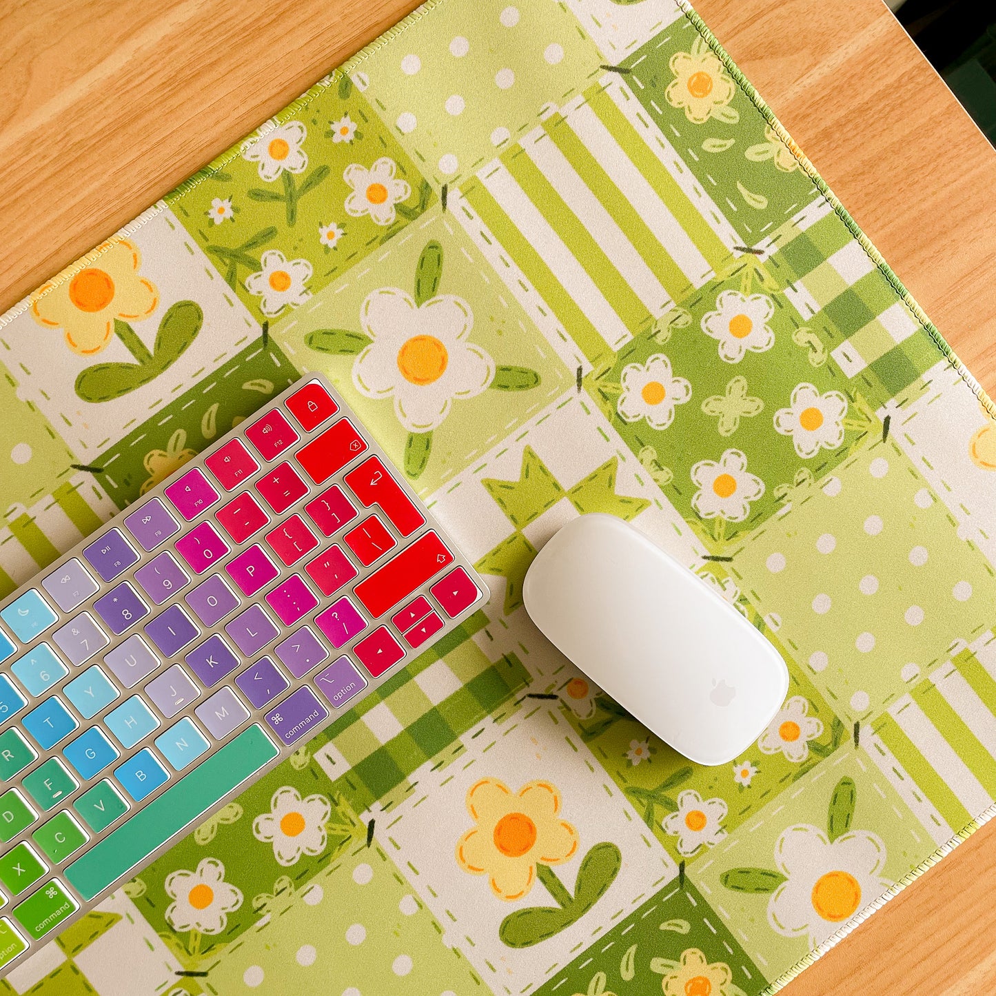Green Daisy Blanket - Large Gaming Mouse Mat